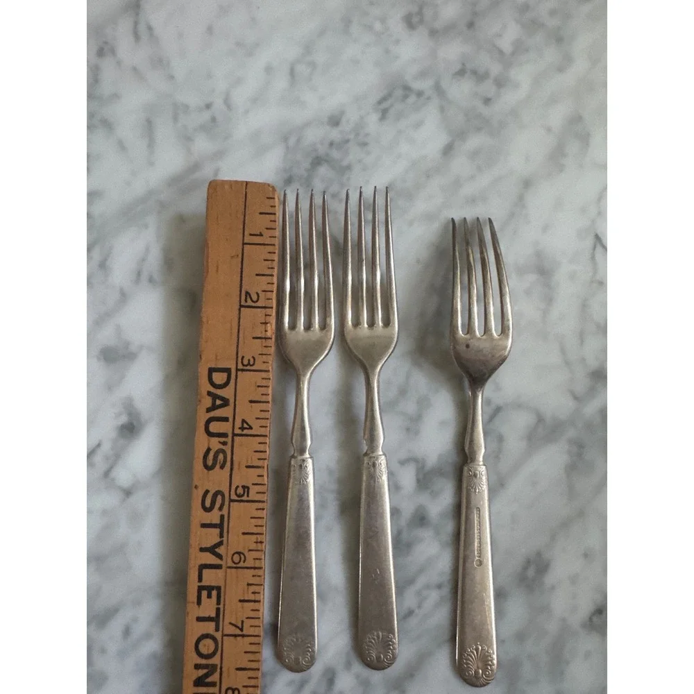 1847 Rogers Bros Shell Silverplate Dinner Forks Set of 3 International Silver